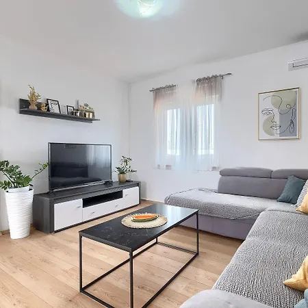 Mit Gym, Privatpool, Bbq Feriehus Pula