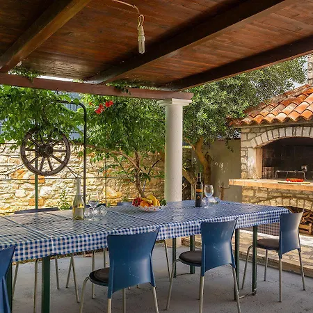 Feriehus Mit Gym, Privatpool, Bbq Pula