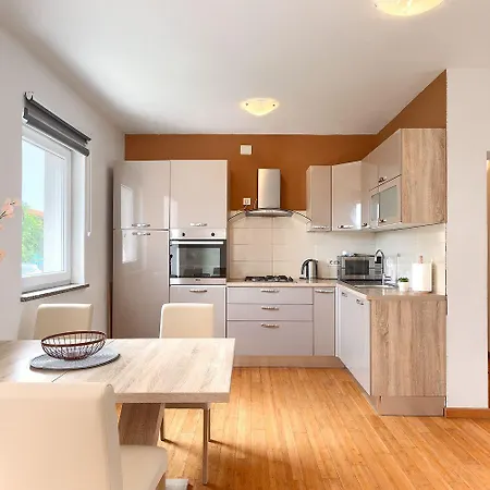 Mit Gym, Privatpool, Bbq Feriehus Pula