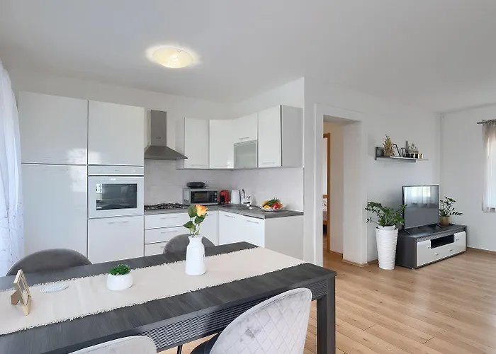 Mit Gym, Privatpool, Bbq Holiday home Pula