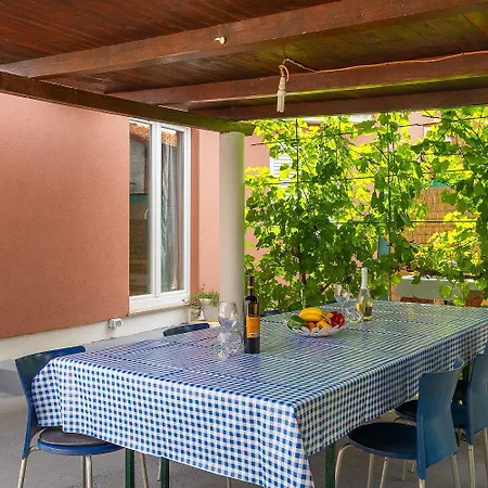 Semesterbostad Mit Gym, Privatpool, Bbq Pula